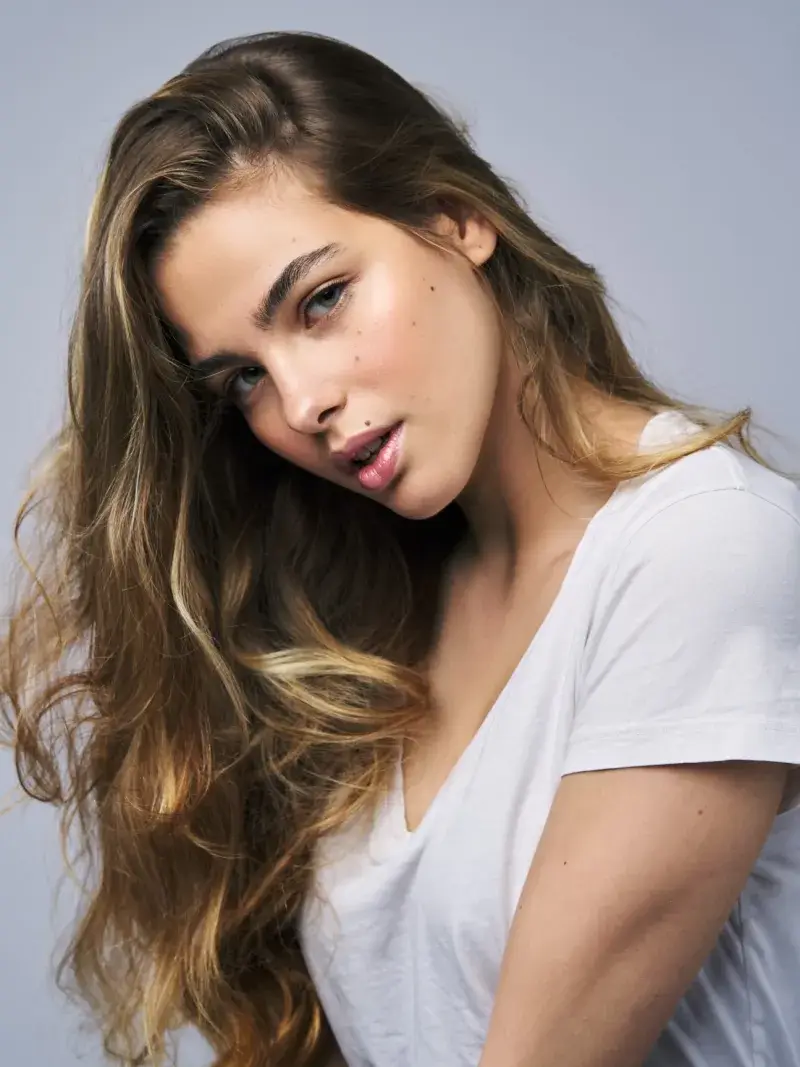 Laura con su perrita Luna